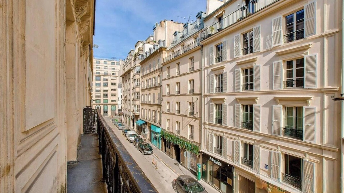 8th Arrondissement Apartment | A PERFECT COMBINATION OF PARISIAN CHARM & MODERN COMFORT – CHAMPS ELYSEES