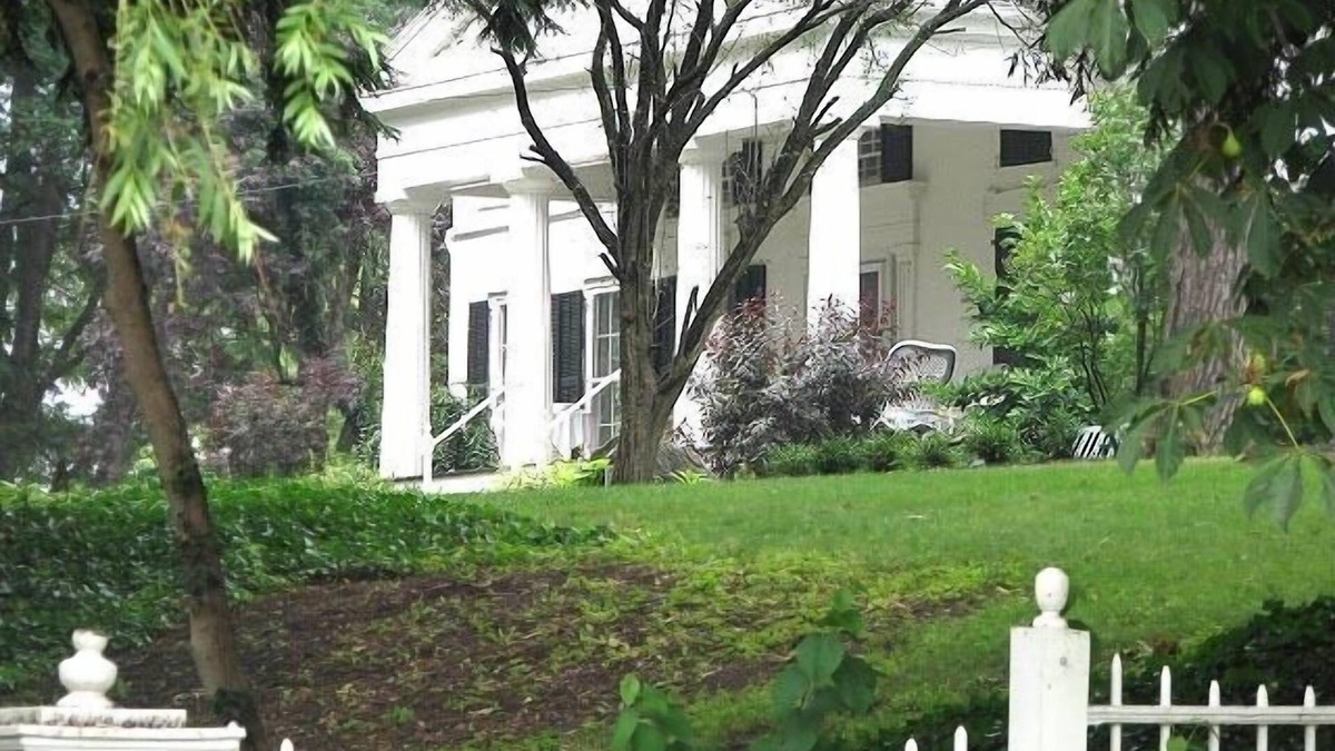 Lewiston House | A Perfect Corner of the World Historic Mansion Overlooking Niagara Gorge