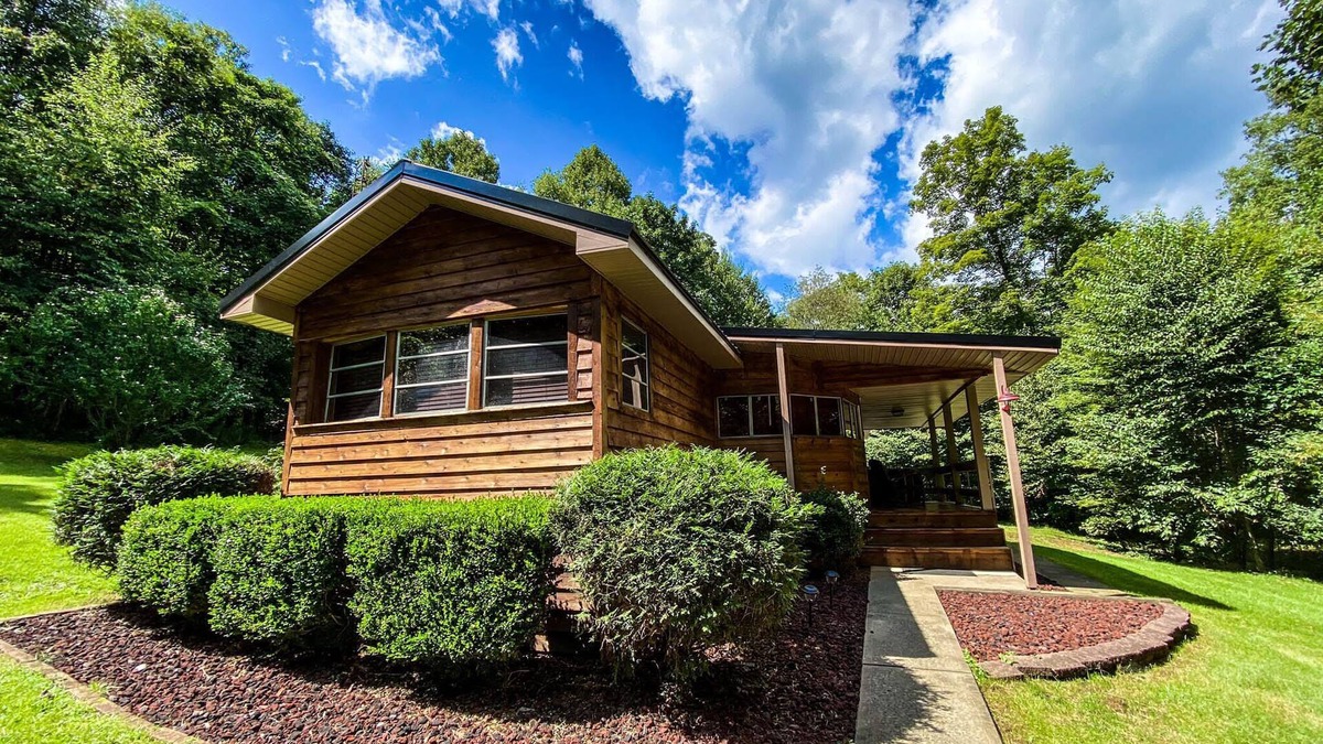 Farmington Cabin | A Perfect Hideaway | 2BR 1BA Hot Tub, Fireplace