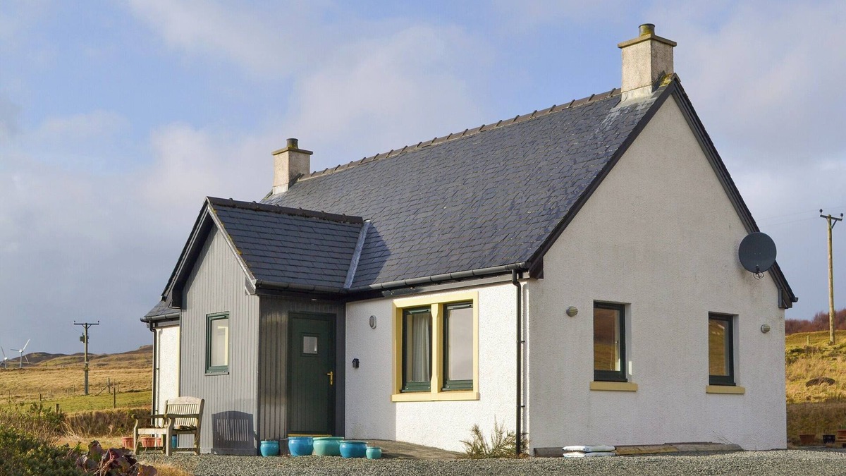 Portree Cottage | A perfect house for a couple wanting to spend a week or two on Skye.