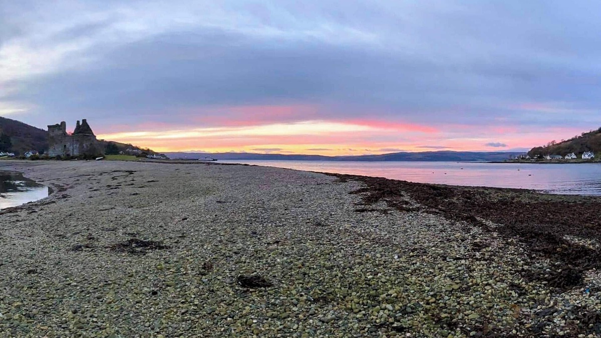 Lochranza Cottage | A perfect location for a family island break by the seaside.