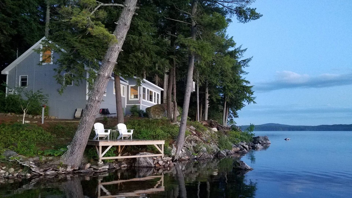 Holden Cottage | A perfect place for a couples getaway! Picturesque Lakefront cottage.