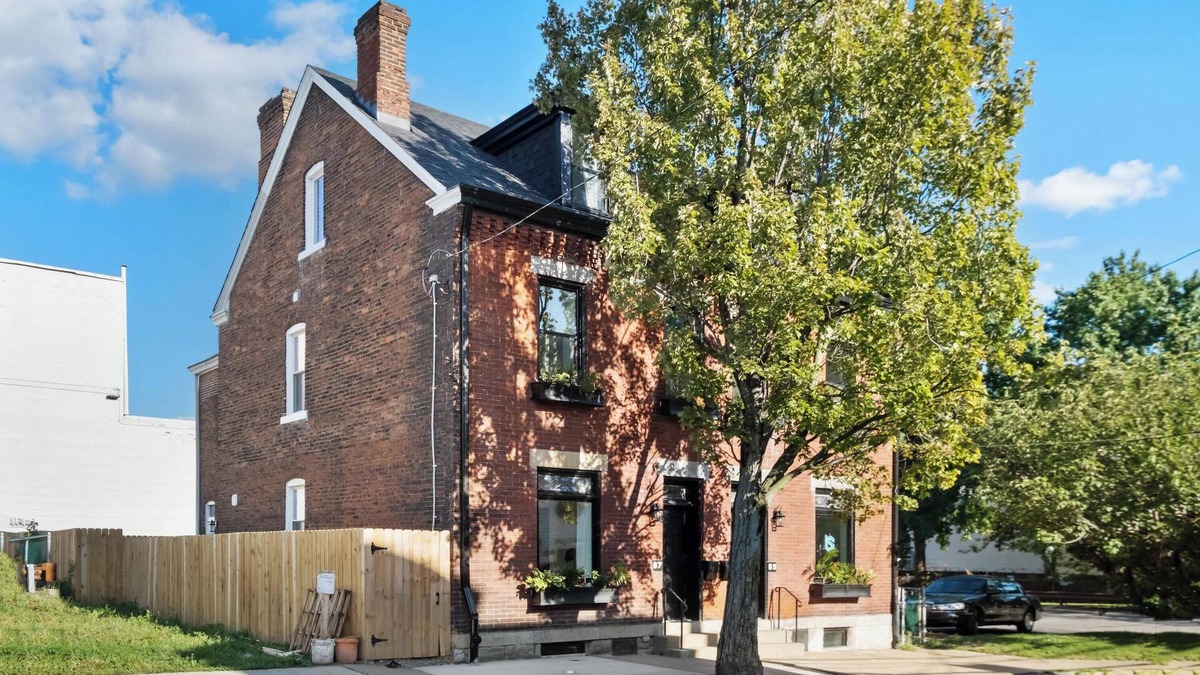 South Side House | A Perfect South Side Getaway