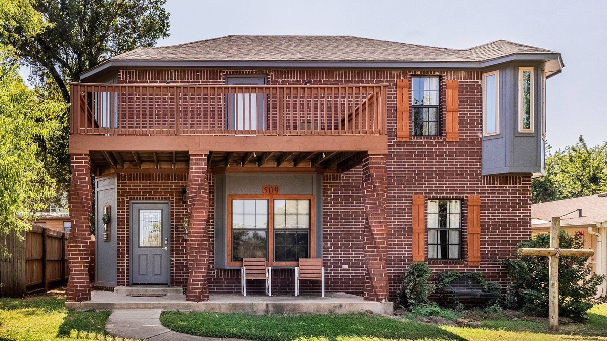 Guthrie House | A Perfectly Positioned Modern Vintage Colonial