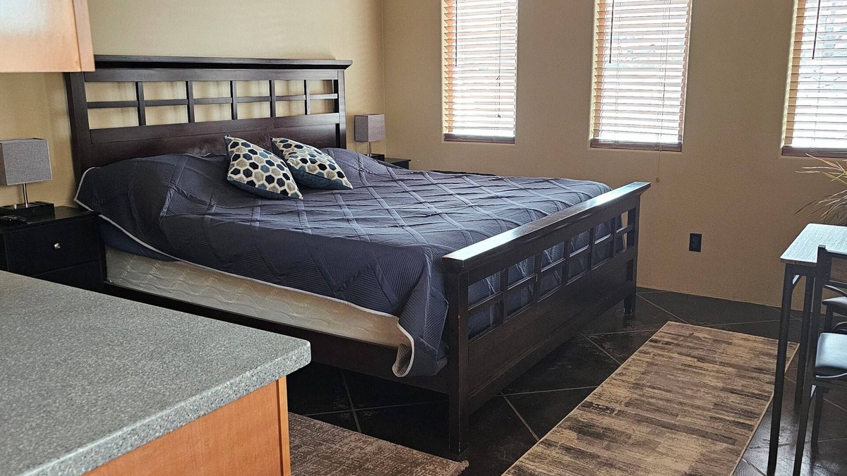 Hurricane Apartment | A pet friendly studio in a quiet neighborhood with AC and Wi-Fi.