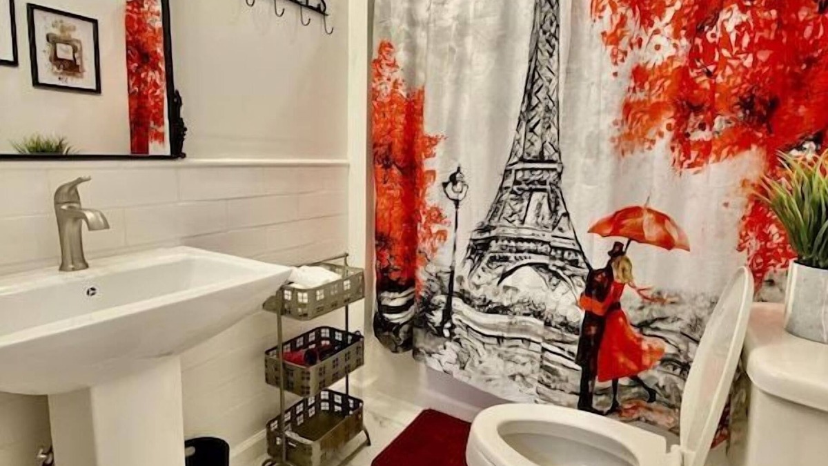 Newton House | A Piece of Paris (West unit) - 5 min walk to Historic Downtown Newton