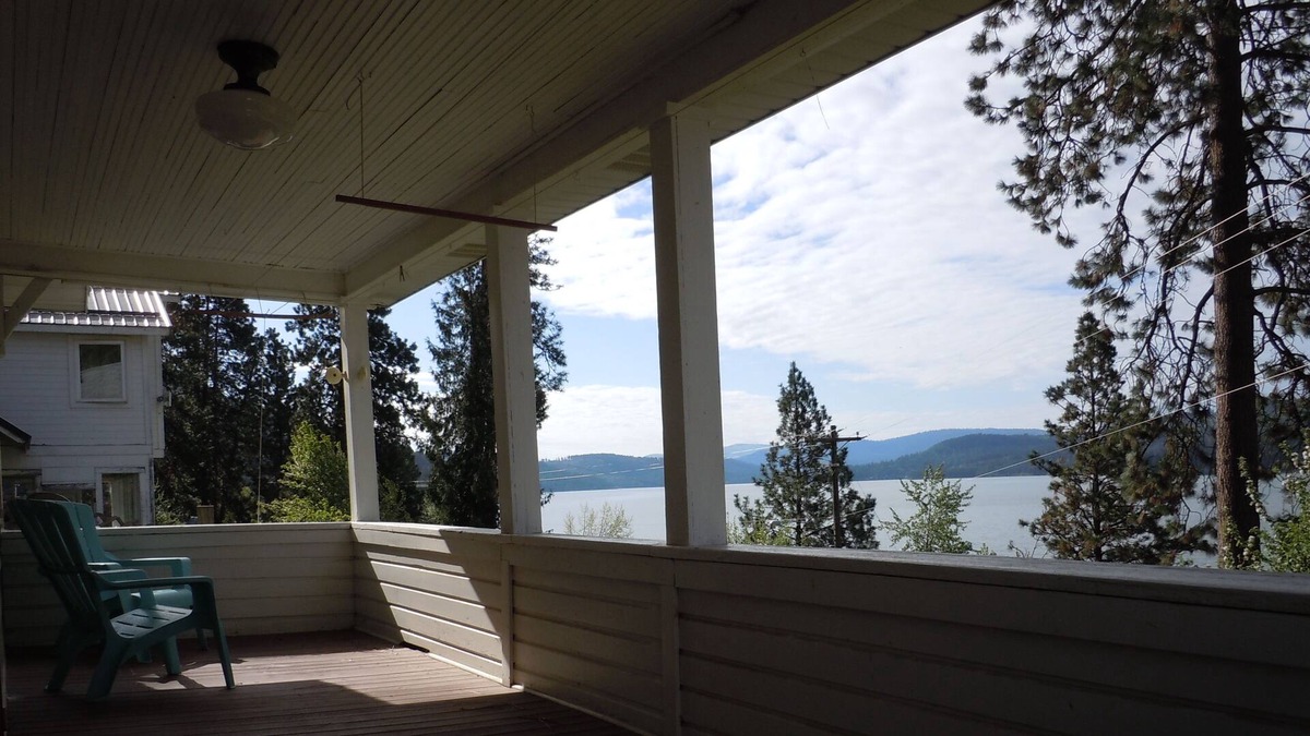 Harrison Cottage | A Place For Family And Friends To Gather And Enjoy The Splendors Of The Lake.