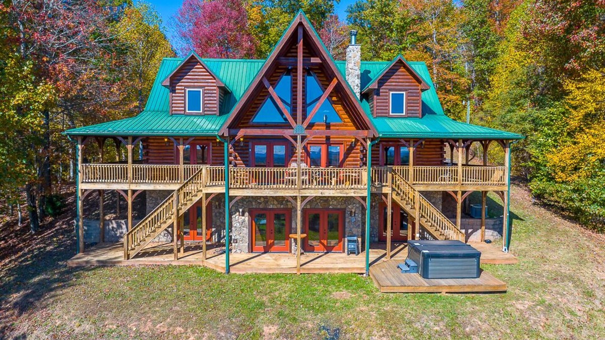 Grassy Creek Cabin | A Place to Bring Everyone Together | Fraser Creek Lodge | Hot Tub & Pool Table