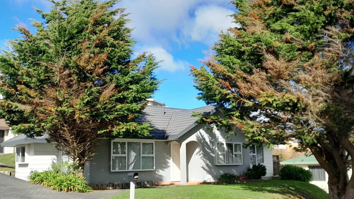 Newlands House | A place to stay in a home with the Host, bring your pets along.