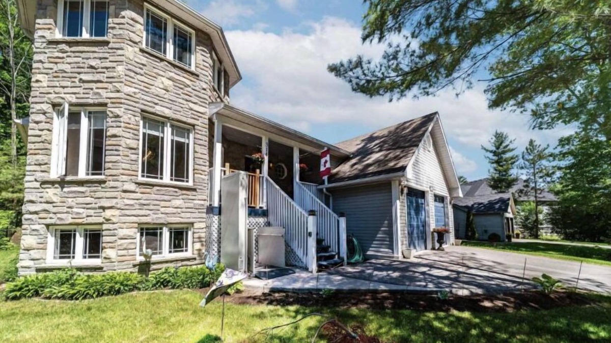 Wasaga Beach House | A place where you come as guests & leave as friends!