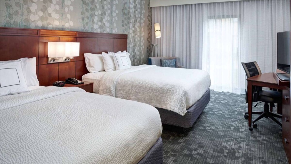 Brookfield Hotel | A Place You'll Surely Enjoy! 2 Spacious Units, Swimming Pool, Pets Allowed!