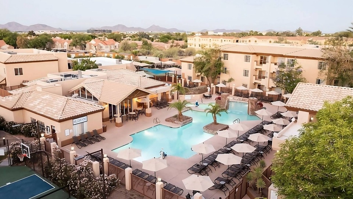 North Scottsdale Hotel | A Place You'll Surely Enjoy! Full Kitchen, Swimming Pool, Free Parking!