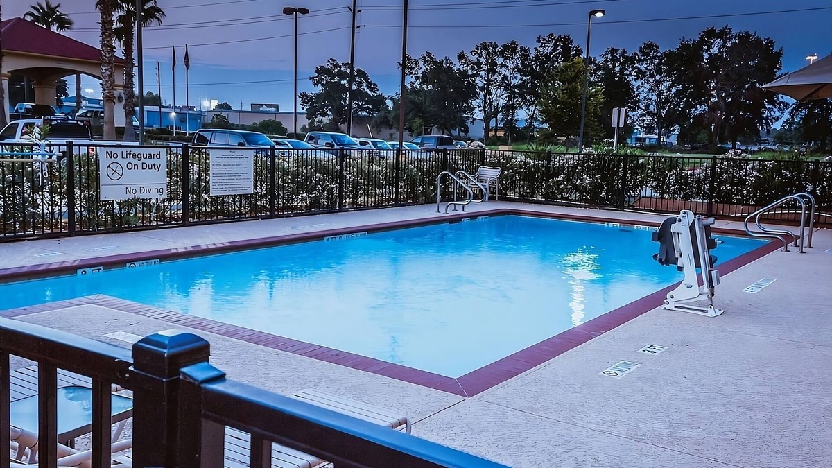 Tomball Hotel | A Place You'll Surely Enjoy! 2 Convenient Units, Outdoor Pool, Free Breakfast!