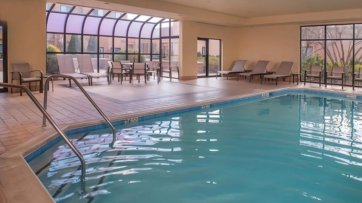 Columbia Hotel | A Place You'll Surely Enjoy! 3 Posh Units, w/Pool, Near Hyper Kidz!