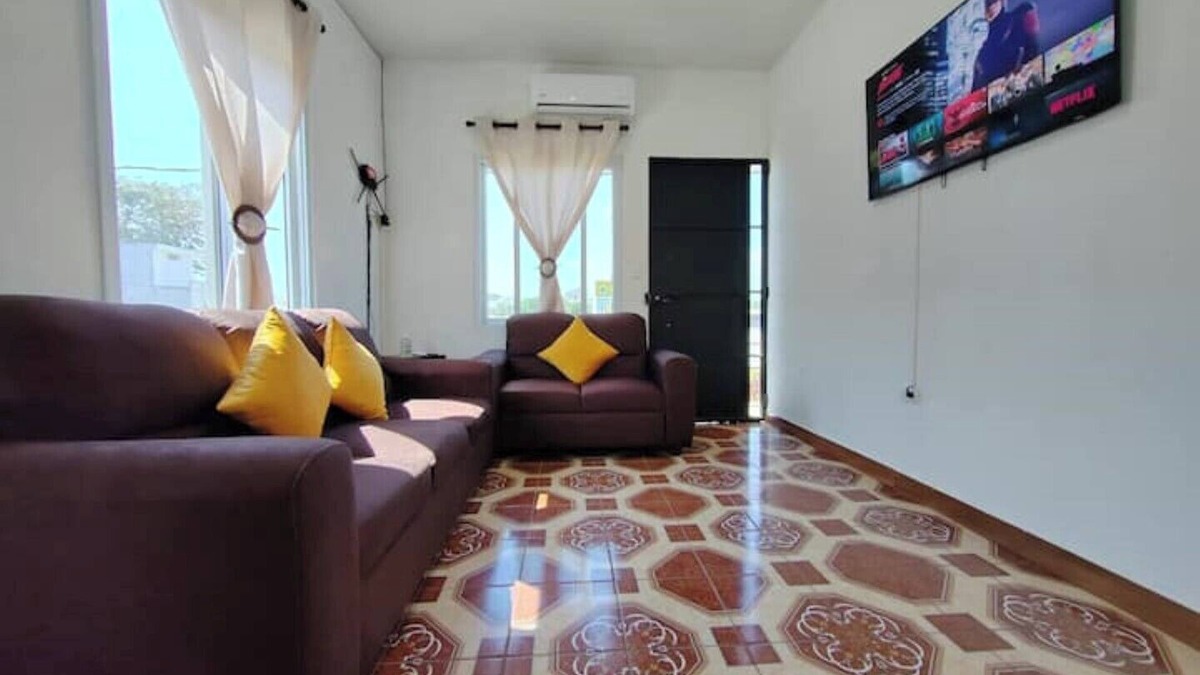 Mazatenango House | A Pocos Pasos de la Piscina Esta "casa Ilusion," tu Casa