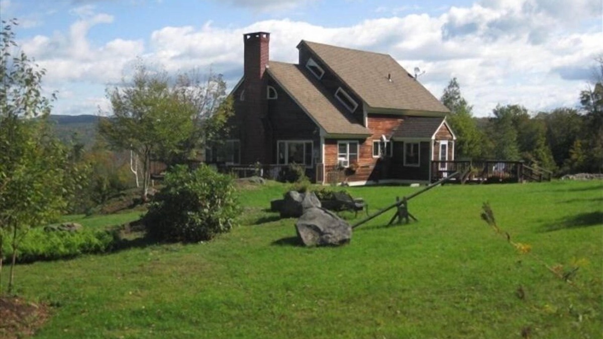 Jacksonville Cabin | A post and beam home in a private setting with wonderful mountain views. n