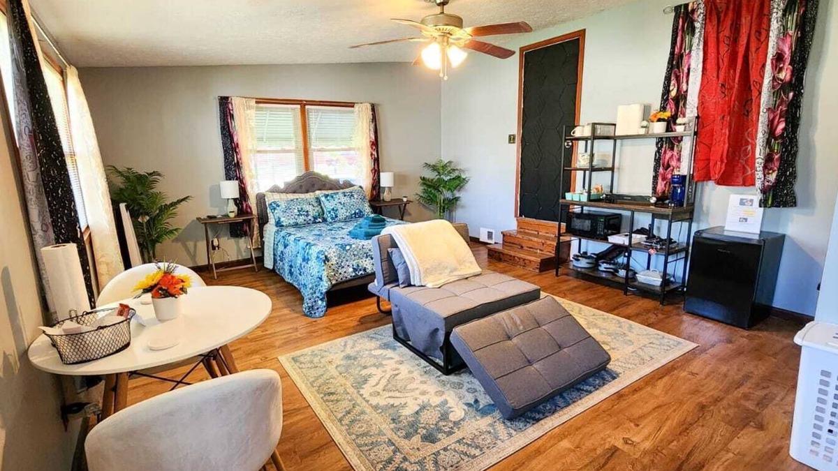 Buechel Apartment | A private cozy studio