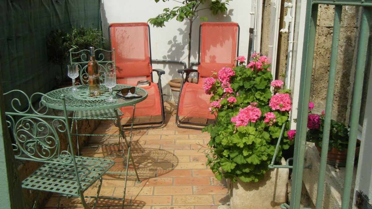 Ferrals-les-Corbieres Apartment | A Private Apartment in a 19th Century Wine Domaine - own courtyard and gardens