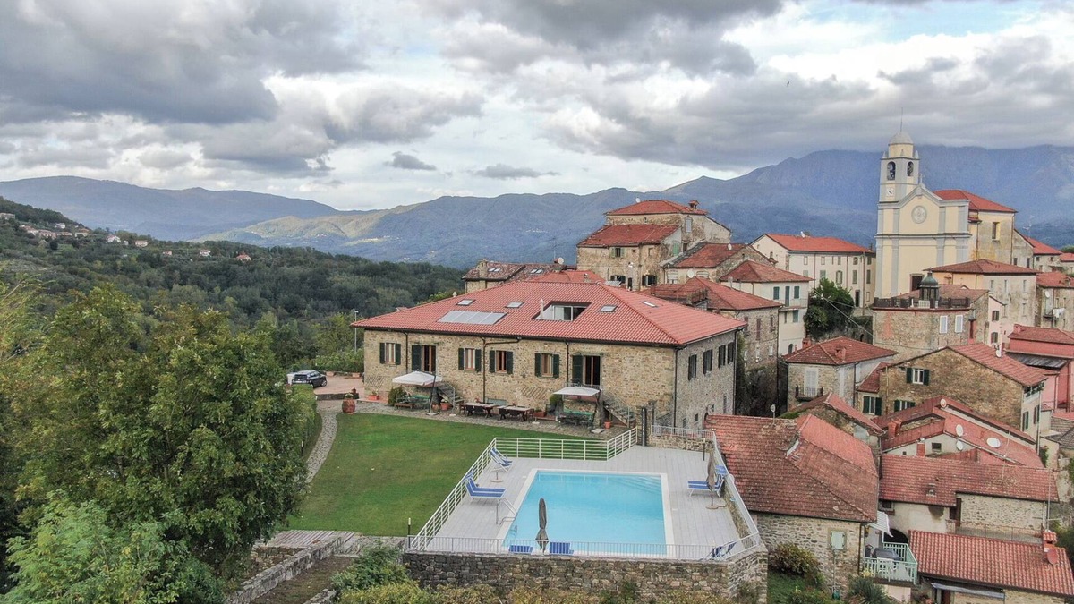Mulazzo Villa | A private oasis in a medieval Tuscan village near Cinque Terrennnn