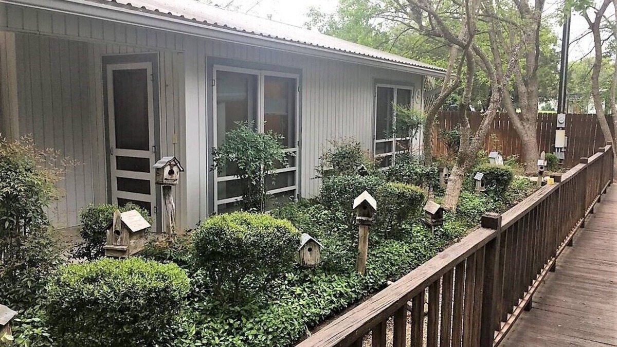Leakey House | A private paradise with live water near the Frio River