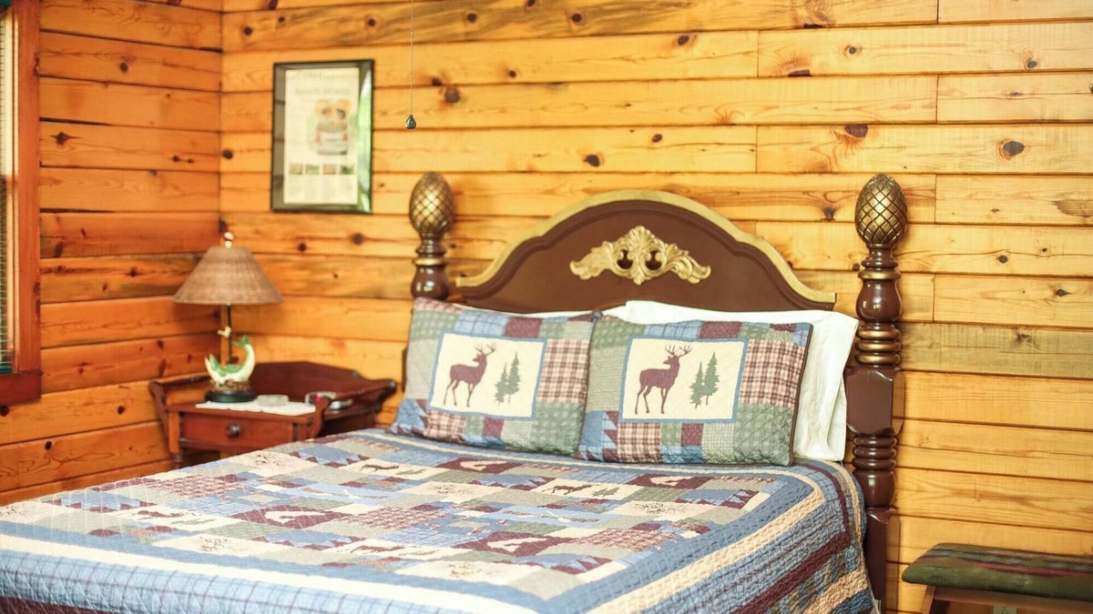 Davisville Cabin | A Private Retreat to Escape the Busyness of Life
