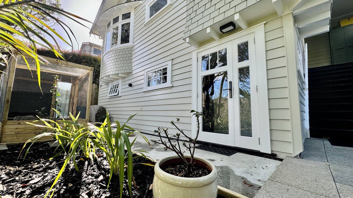 Parnell Apartment | A private studio on Hobson Bay in historic Parnell. Central Auckland.
