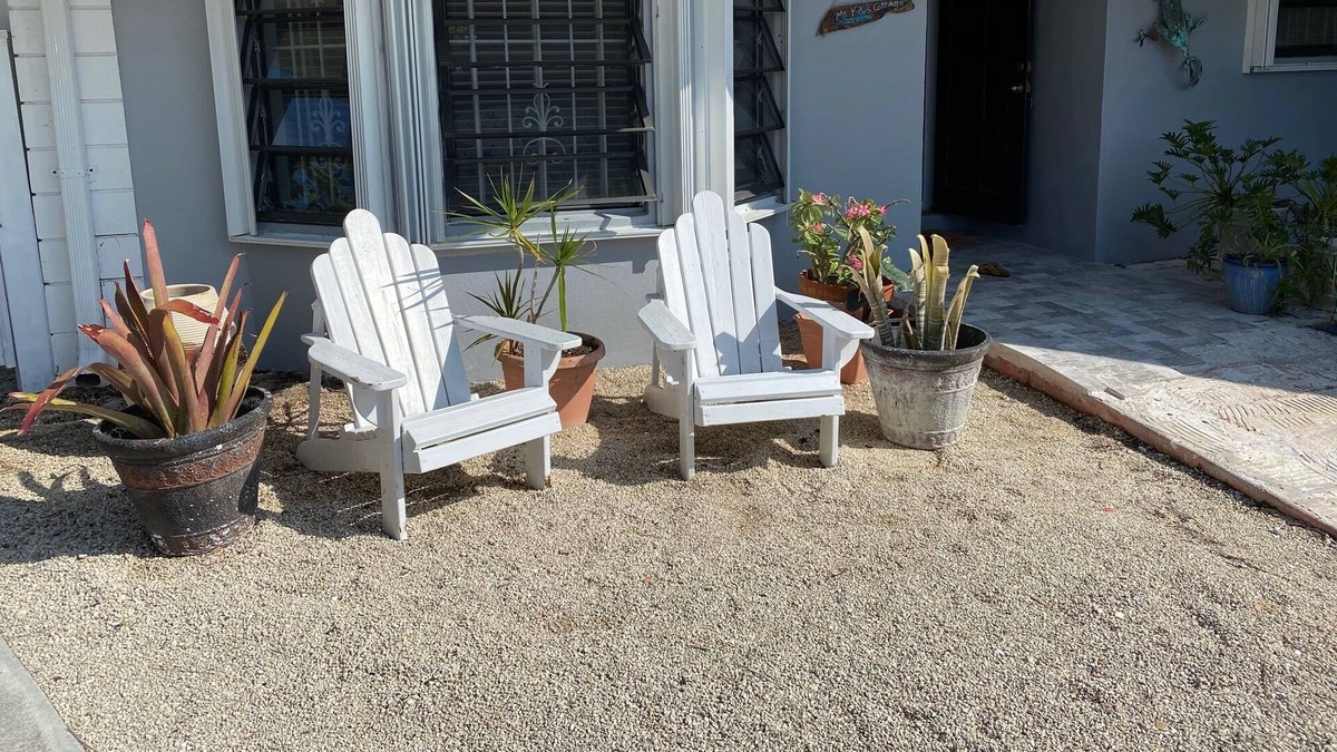 Lucaya Cottage | A quaint 2 bedroom cottage minutes from the beach and Port Lucaya.