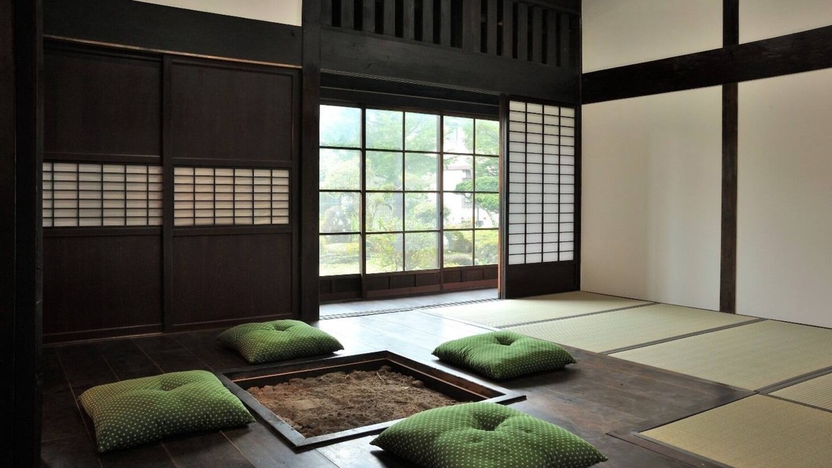 Chino House | A quaint space renovated from a 120yearold folk / Chino Nagano