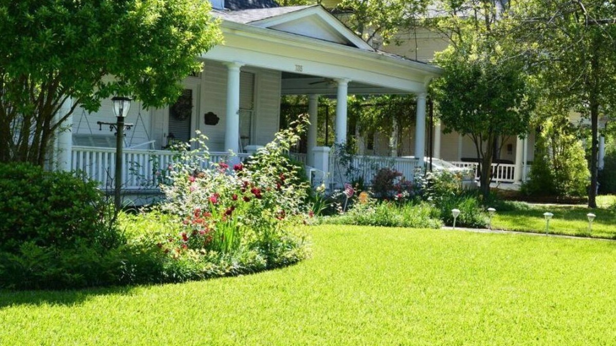Greater Belhaven House | A Queen Ann style Victorian home in historic Belhaven neighborhood.