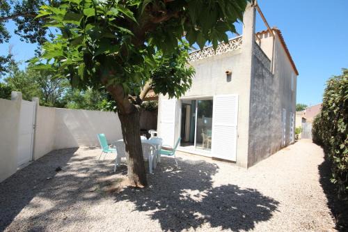 Portiragnes-Plage Villa | A quelques pas de la plage Belle Maison de vacances, 6 à 8 couchages, 3 chambres, balcon, jardin, parking, 50 m de la mer- PORTIRAGNES PLAGE LXBOSQD