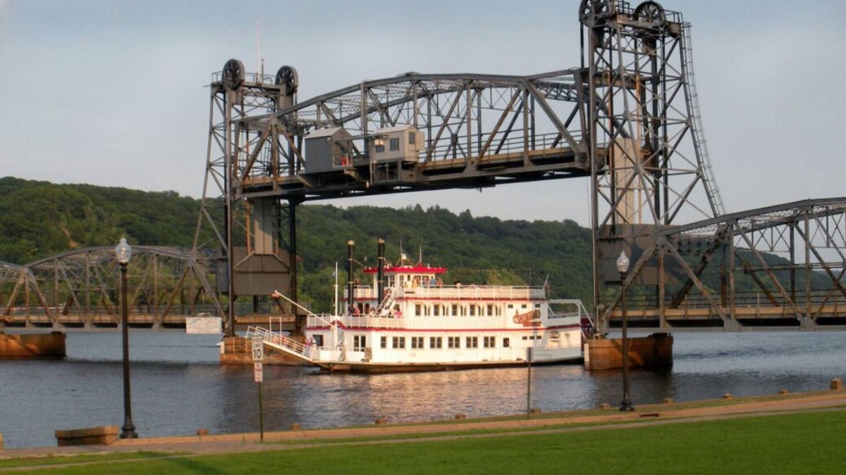 Stillwater Condo | A quick stroll to the finest living Historic Stillwater has to offer.
