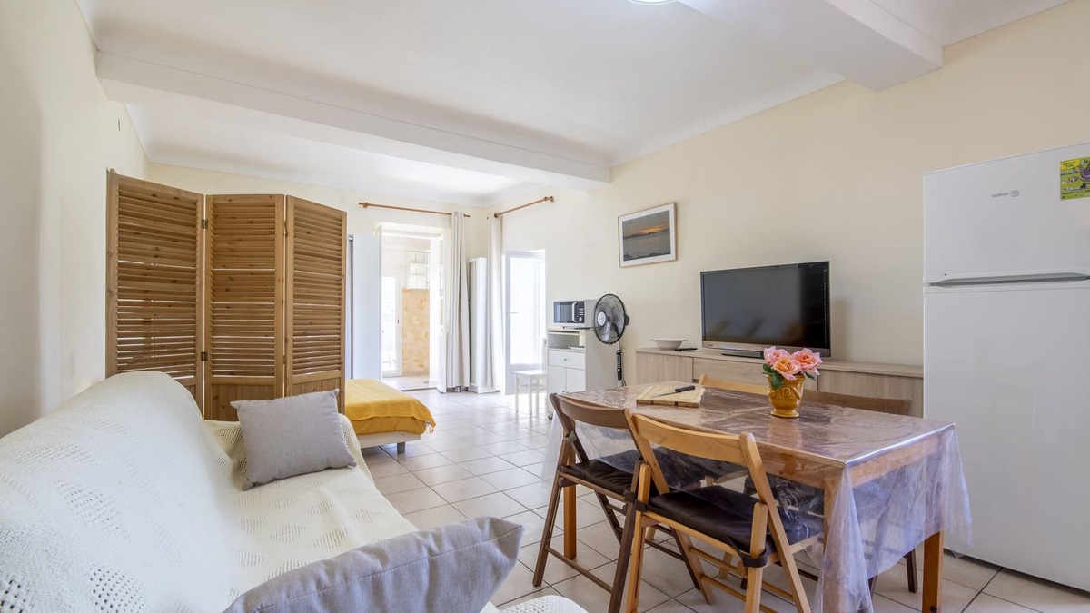 Propriano Apartment | A quiet and cosy rental in the town centre with views over the sea