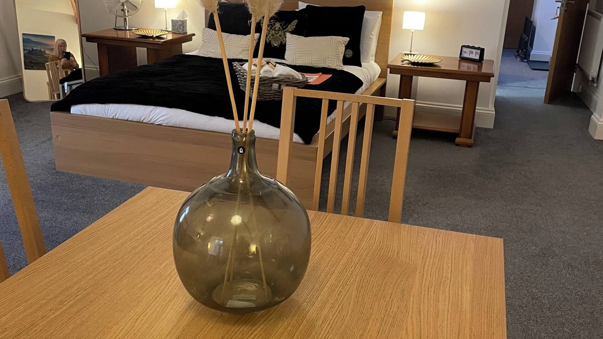 Flore Bed & Breakfast | A quiet country retreat in a listed property. Explore and relax.