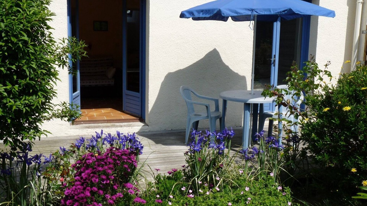 Pleumeur-Bodou Apartment | A quiet country spot near the seaside