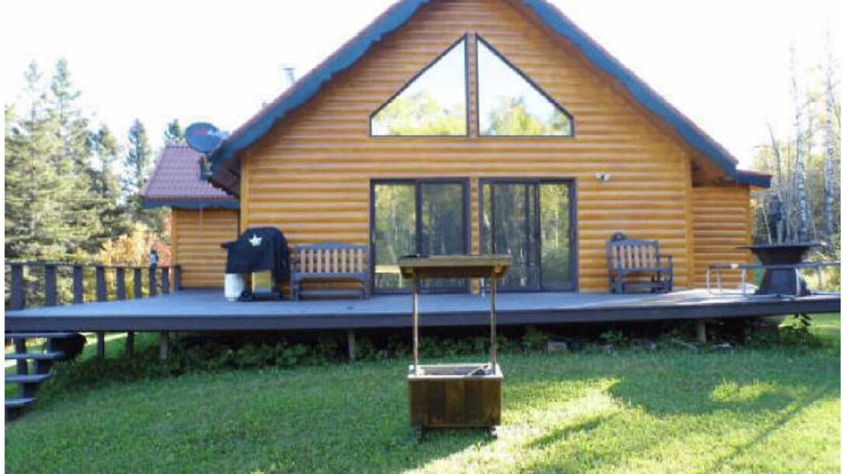 Two Harbors Cabin | A Quiet Getaway Close to Popular North Shore Attractions