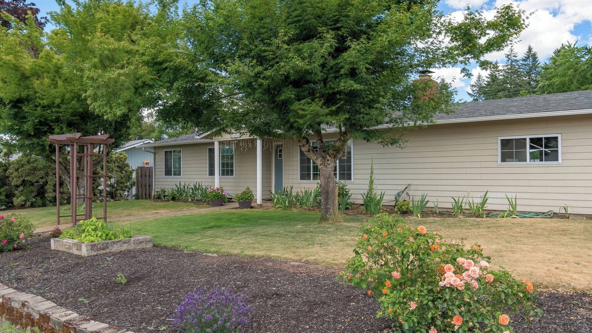 Springfield House | A quiet haven minutes away from highway access.