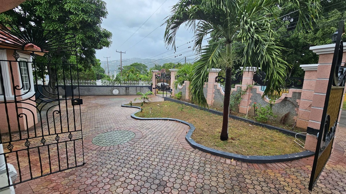 Havendale House | A quiet & peaceful house offering you a stylish, lavish upscale residential tone