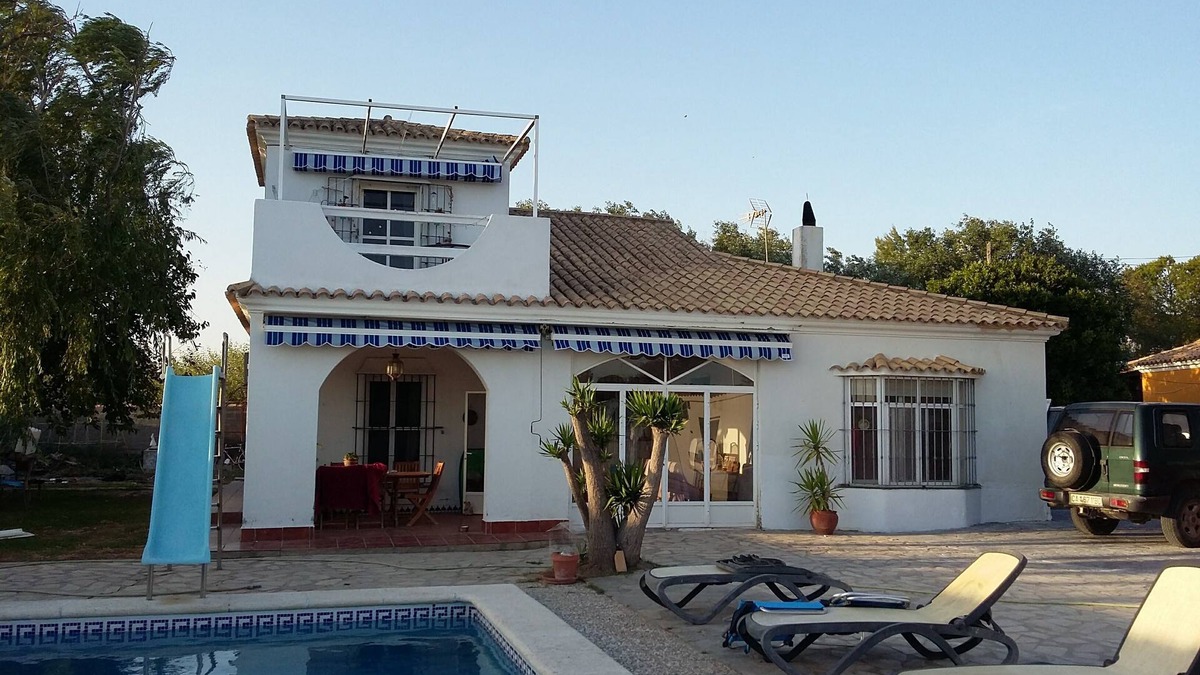 Los Franceses-la Vega Cottage | A quiet place, with great views of the natural park of the Bay of Cádiz.