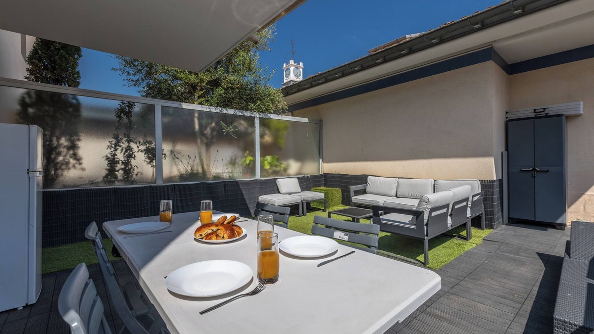 Prado - Republique Apartment | A quiet place with terrace in the heart of Cannes