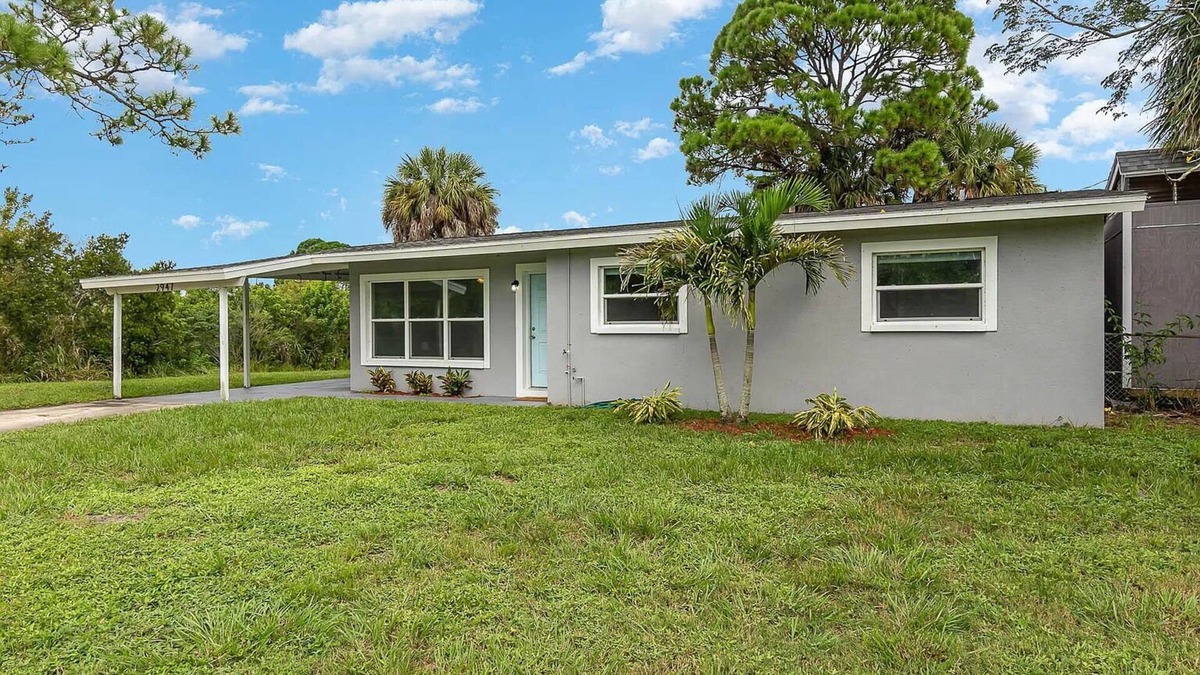 Rockledge House | A quiet, private, and secluded home near Orlando, Viera and the Beach!