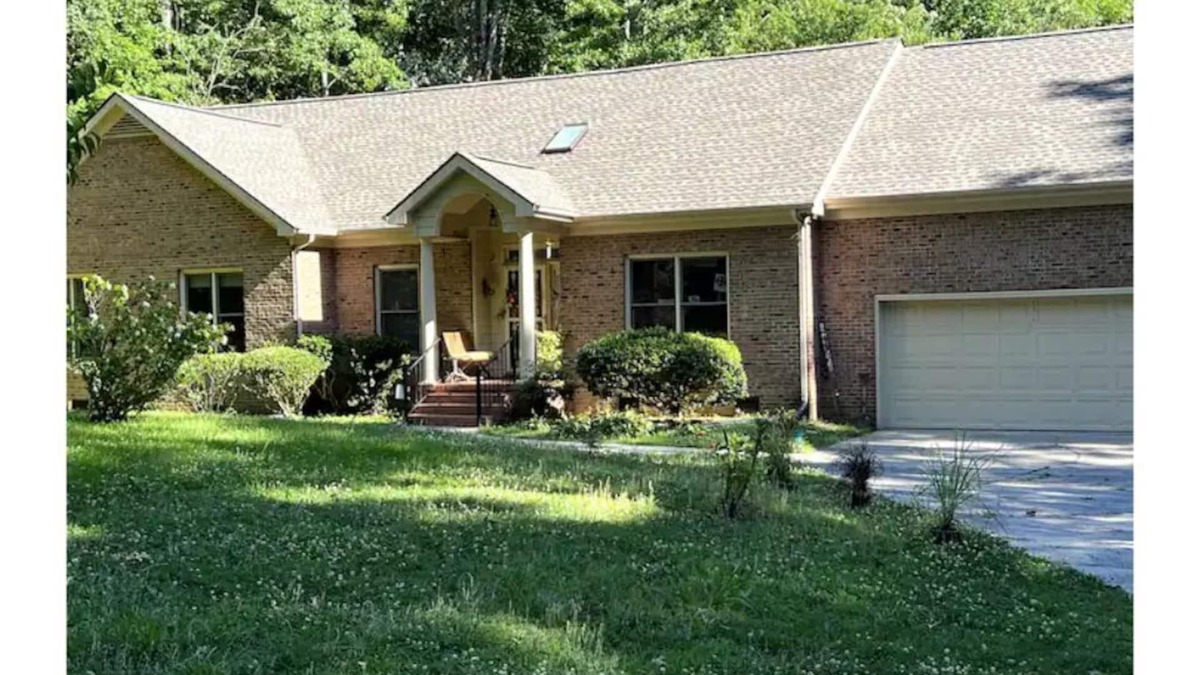 Creedmoor Villa | A quiet, relaxing, big and comfortable place.