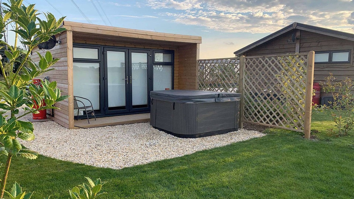 Goole Cottage | A quirky pod with one double and shower room.