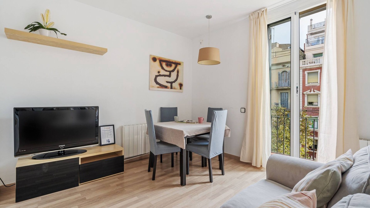 La Sagrada Familia Apartment | A rare find for those who like to be right in the middle of the excitement