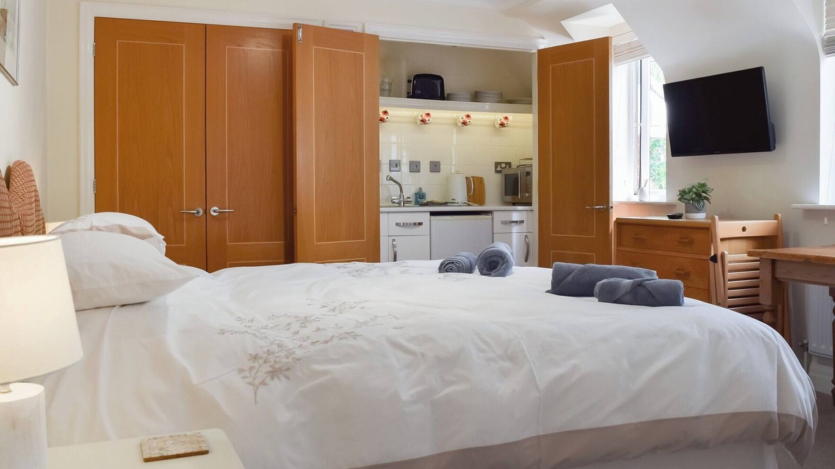 Benson Cottage | A really comfortable apartment on the edge of the beautiful Chilterns awaits your stay.