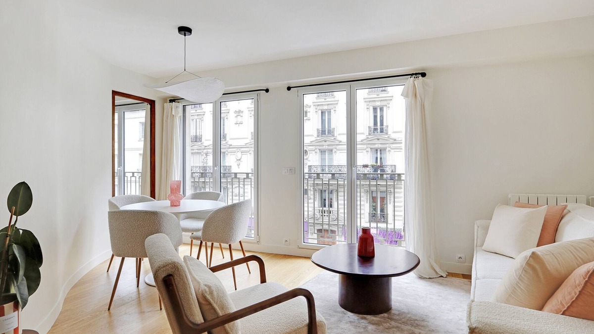 Quartier de l'Ecole-Militaire Apartment | A Refined 2-BR in Saint-Germain