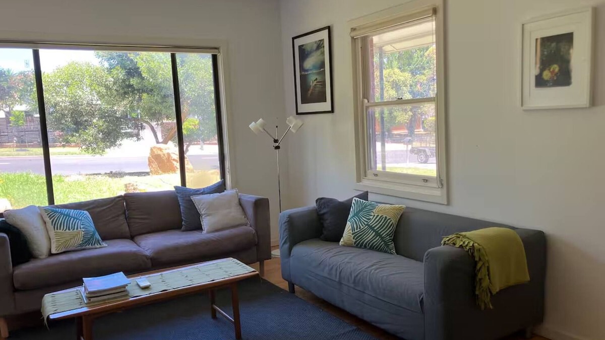 Christies Beach House | A Relaxed Coastal Home. Pet-friendly!