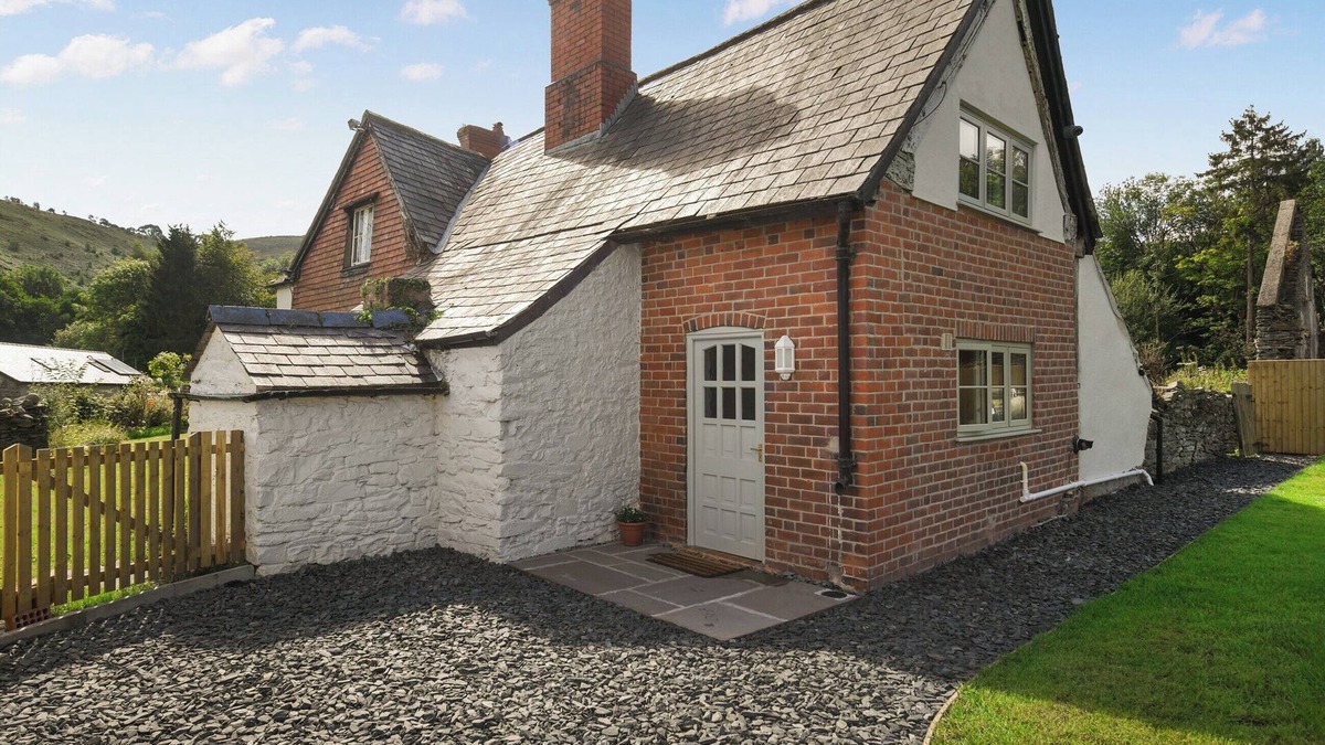 Acrefair Cottage | A relaxing escape for couples in a cosy old cottage with gorgeous rural views.