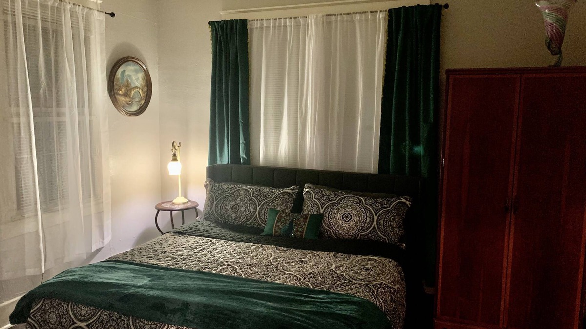 Cuyler - Brownsville House | A Remote Worker's Paradise