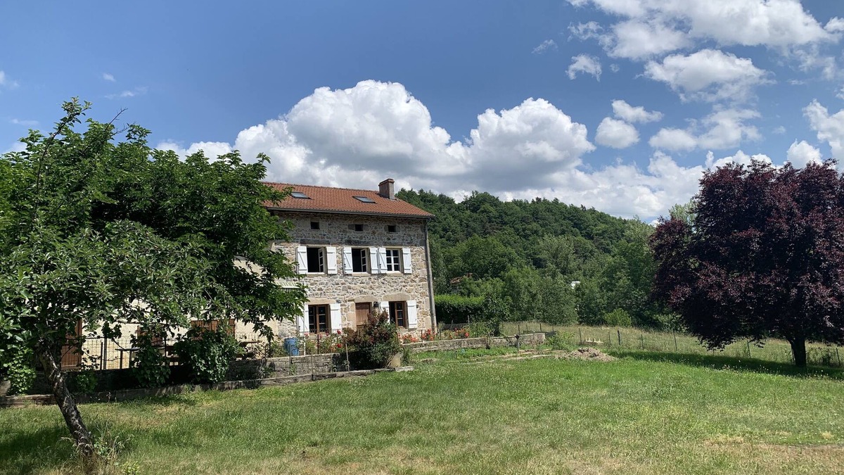Chamalieres-sur-Loire House | A return to the past . . in a haven of peace