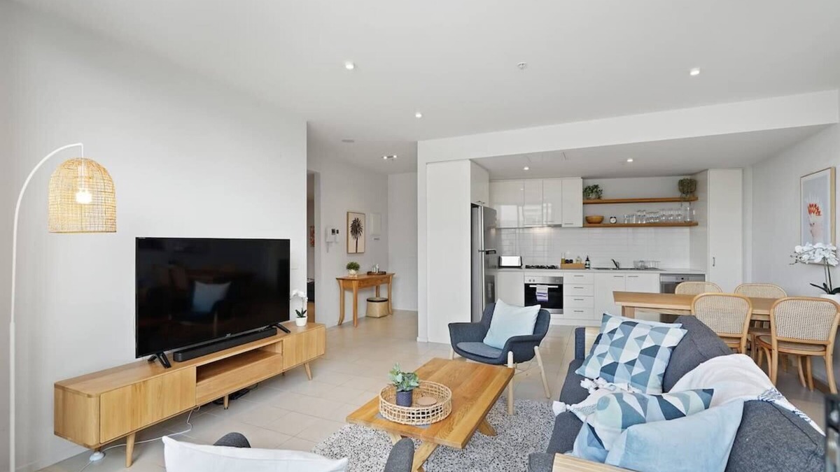 Footscray Apartment | A River-side 2bdm Footscray Oasis + Parking